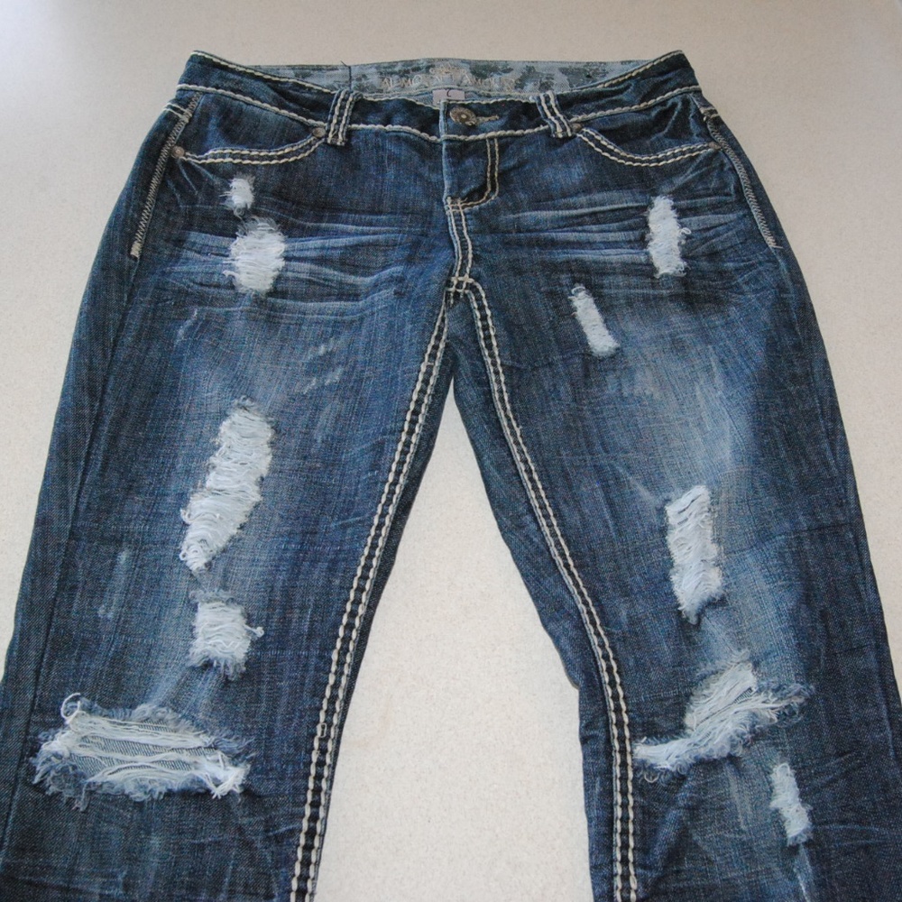 Almost Famous Distressed Skinny Jeans Size 7